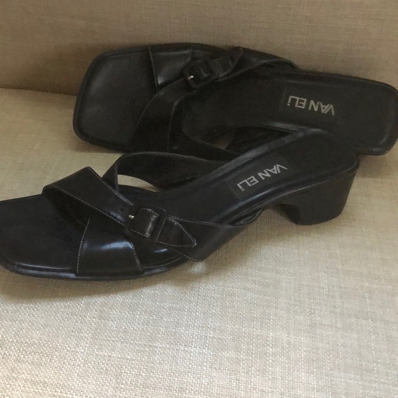 Sanders - Picture 2 of 2